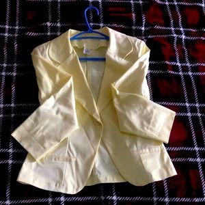 Made in Poland brand new pastel yellow blazer size 40 on the tag. Medium.